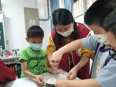 2021-03-12東山國小-營養教育-產銷履歷認知大比拚&手作可可香蕉鬆餅圖片