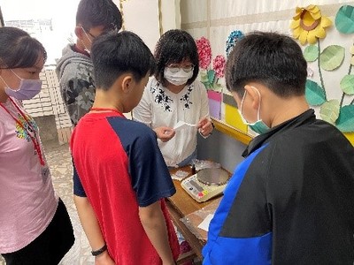 2021-01-22英明國中-營養教育-化學果汁調配圖片